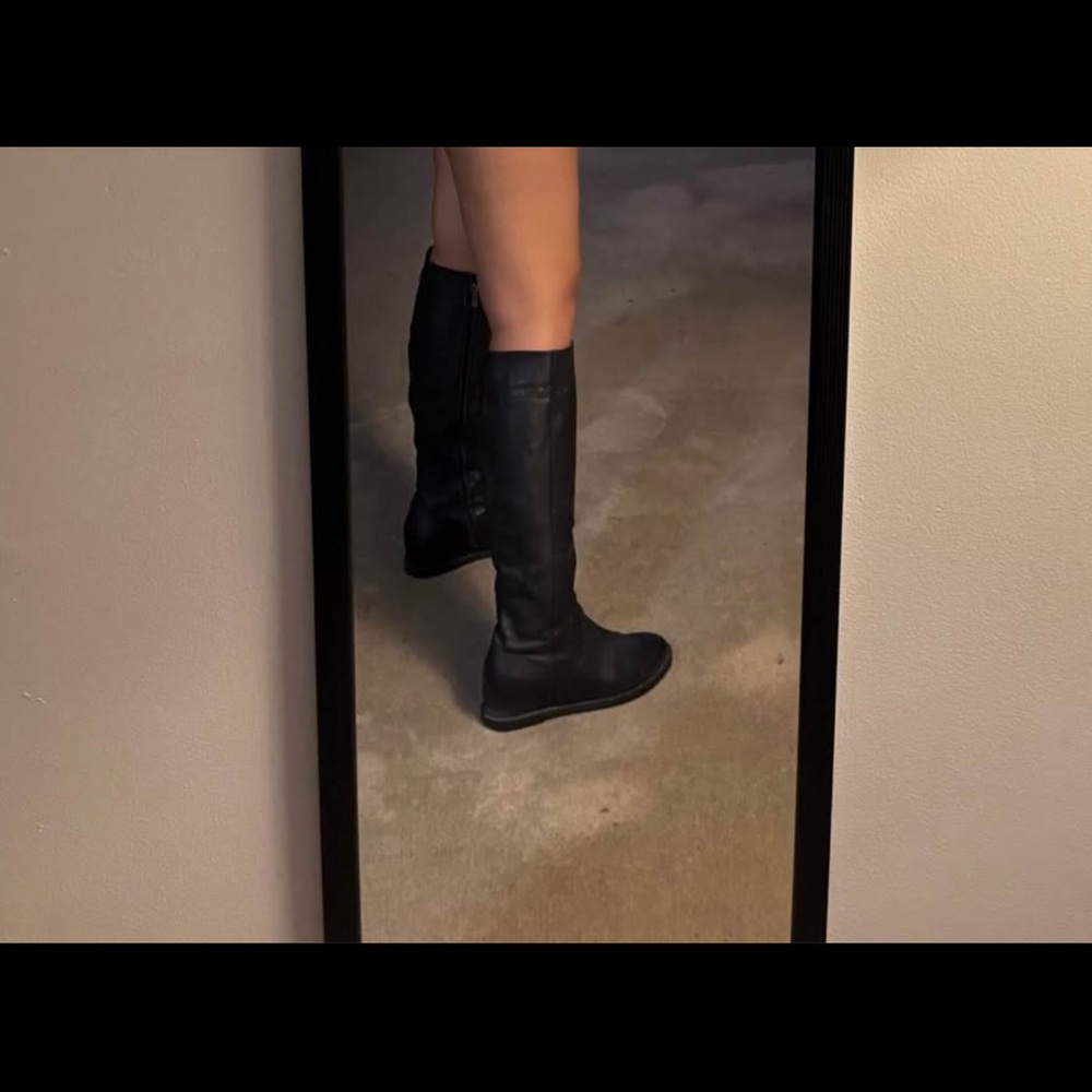 Women's Black Knee-High Boots - Picture 4 of 6